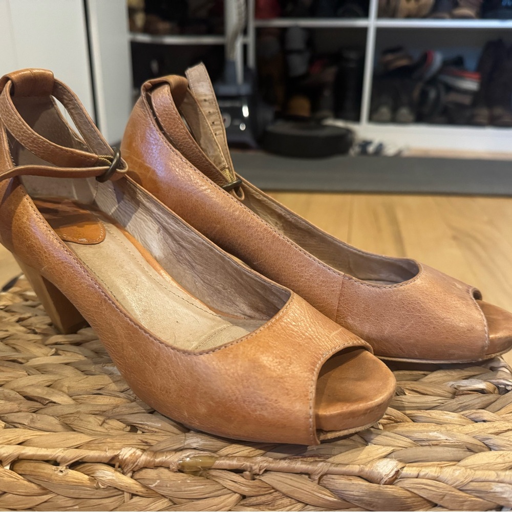 Women's Frye Tan Leather Baby Doll Peep-Toe Heels